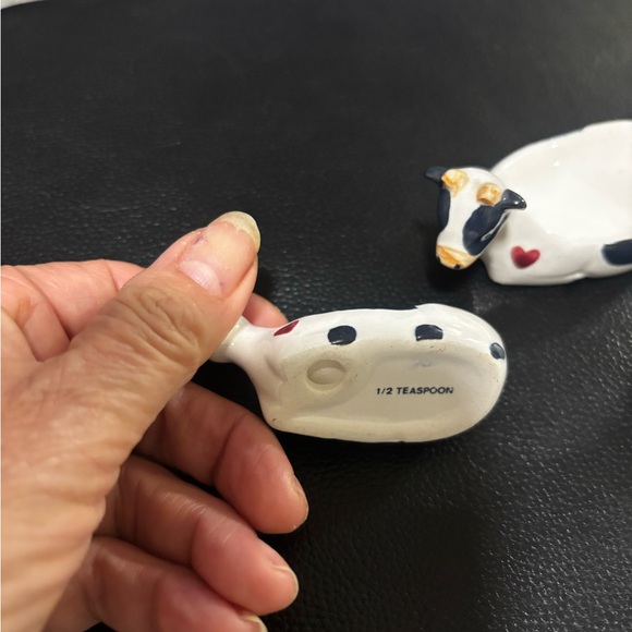 Three nesting cow measuring spoons marked 1987 CBQ LTD - Picture 4 of 8